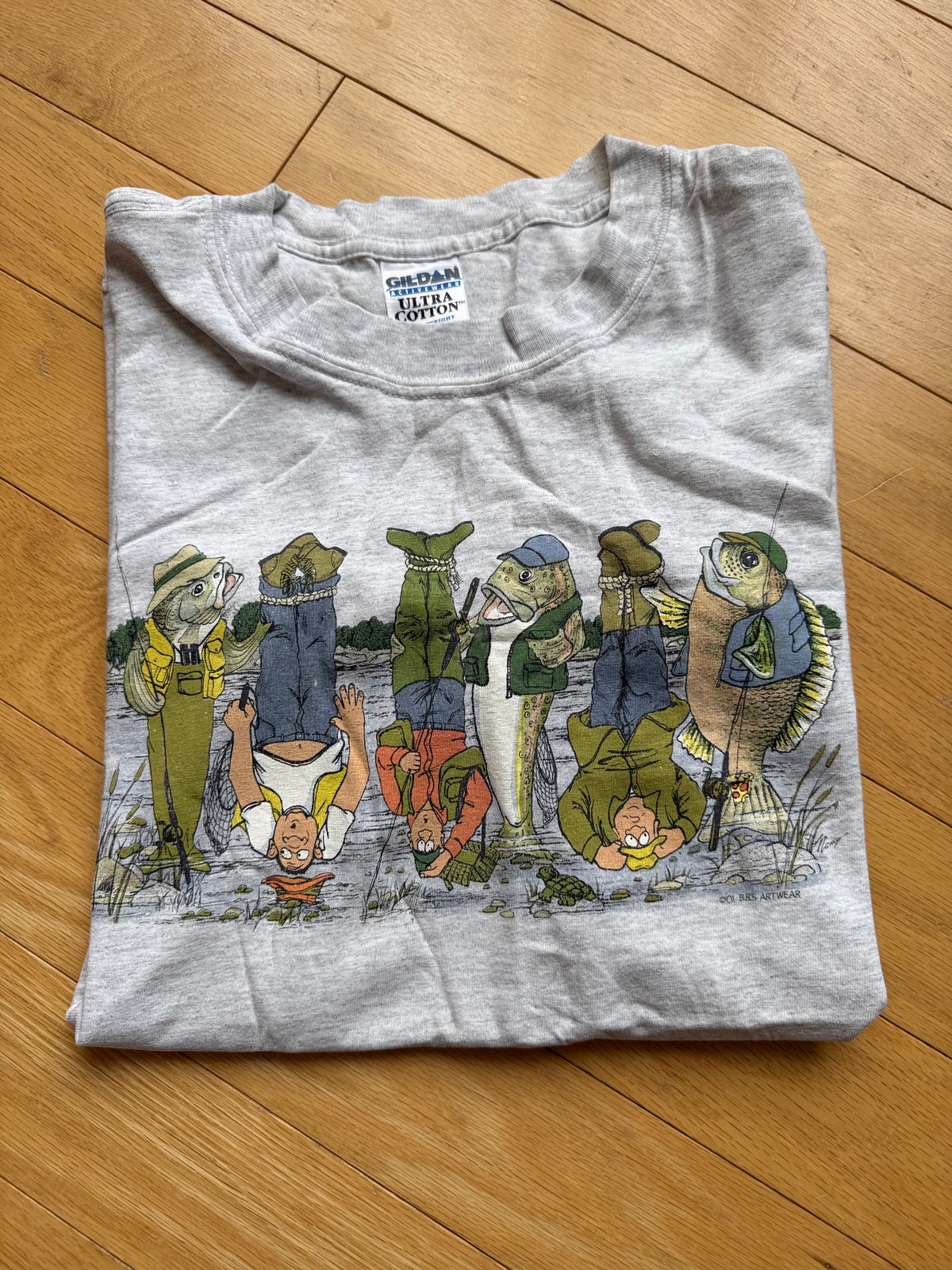 Vintage Artwear Fishing Reversal Tee. Size L
