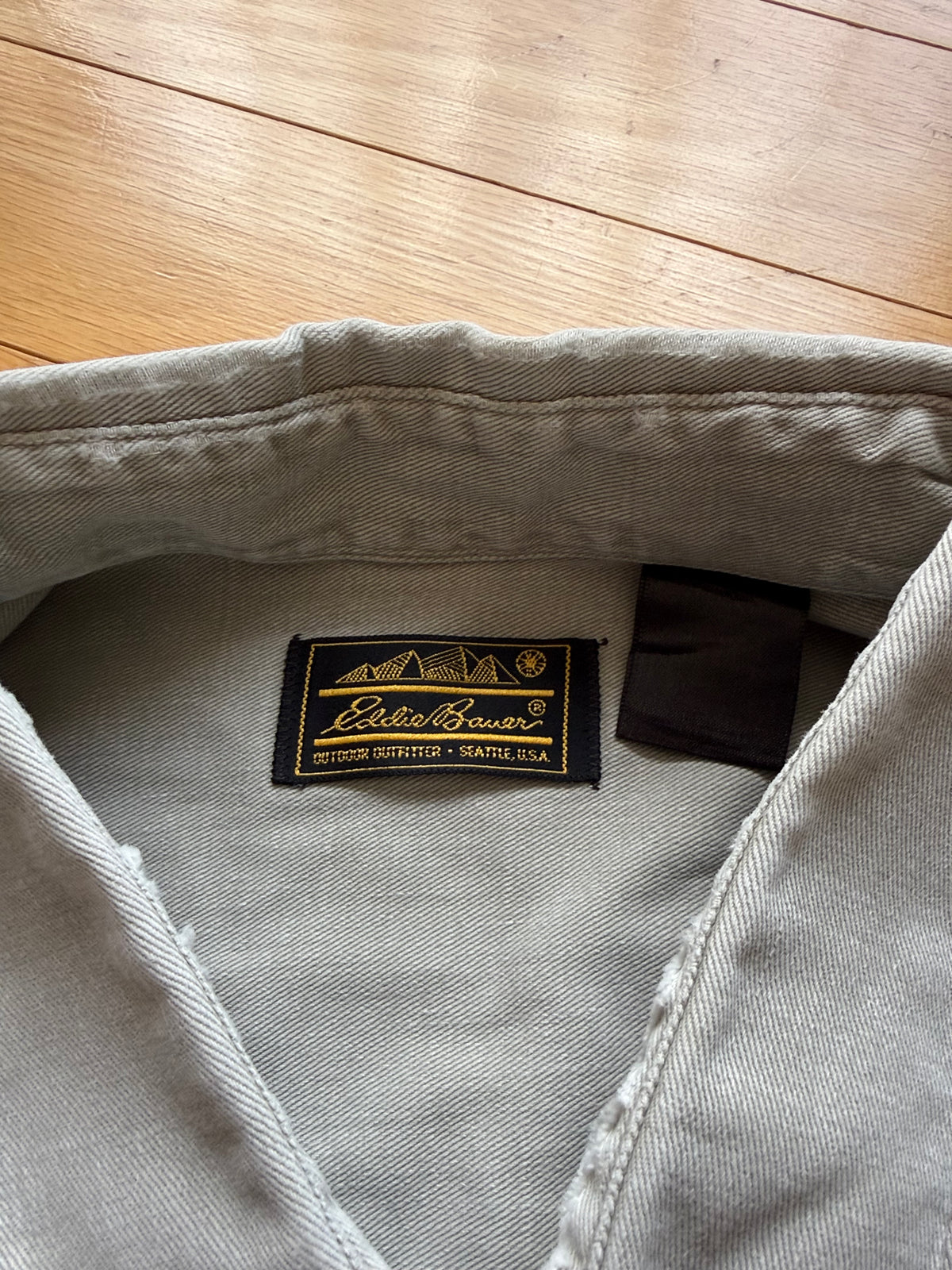 Vintage Eddie Bauer Embroidered Flies Shirt. Size XXL