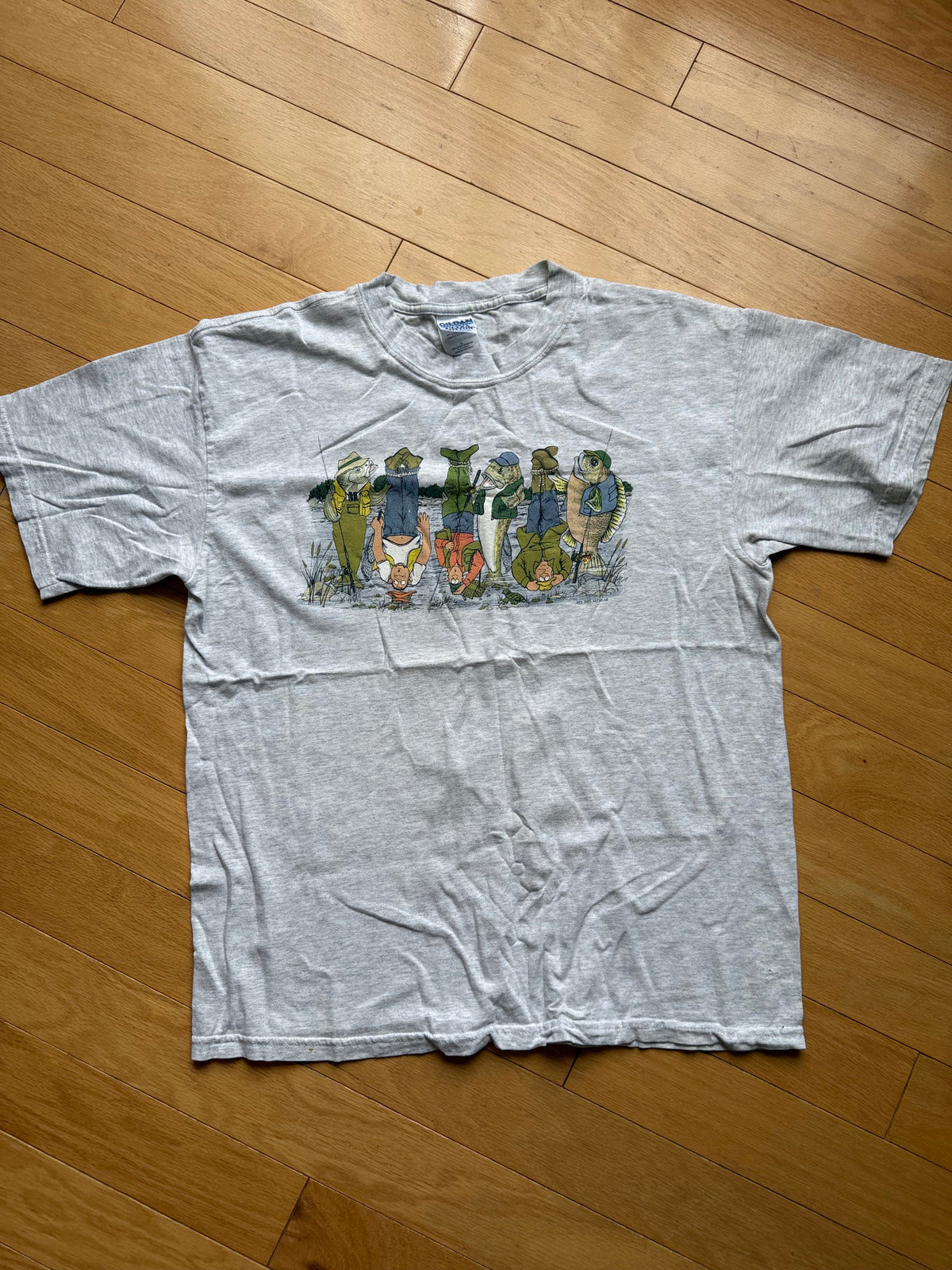 Vintage Artwear Fishing Reversal Tee. Size L