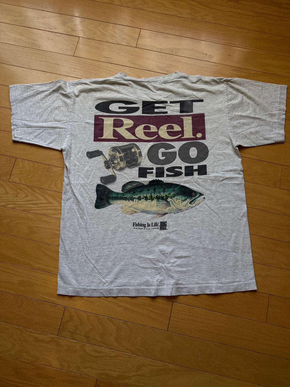 Vintage Get Reel Go Fish Tee. Size XL